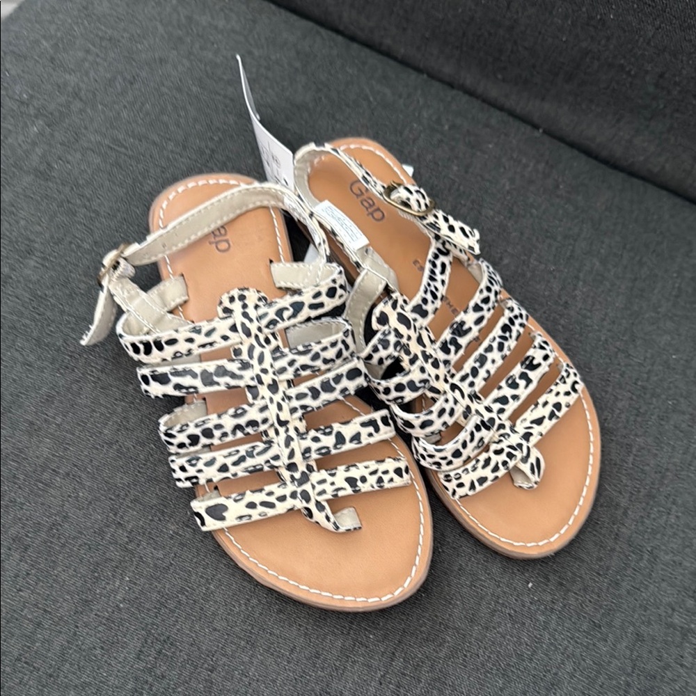 GAP Black and Cream Sandals with Multi-Strap Design Cheetah Print Size 11 kids